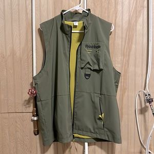 Reebok Vest. M. 💚.